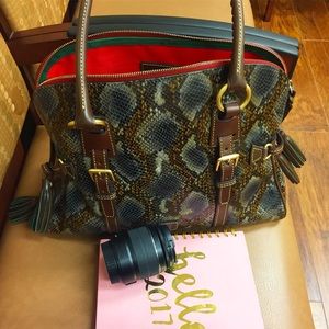 Dooney &Bourke
